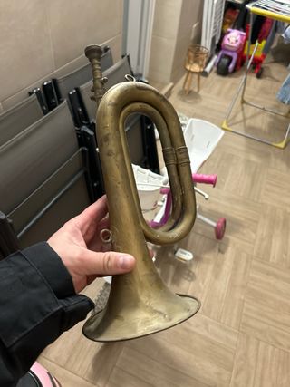 Corneta Honsuy Antigua militar