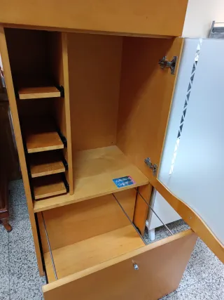 Mueble bar madera y cristal