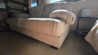 Sofá biplaza beige de tela