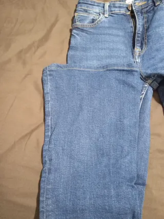 Pantalón vaquero Bershka campana talla 36