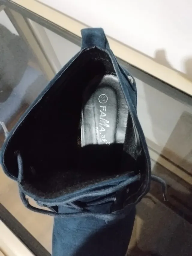 Botines azules con tacón interior