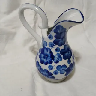 Caraffa in ceramica dipinta a mano