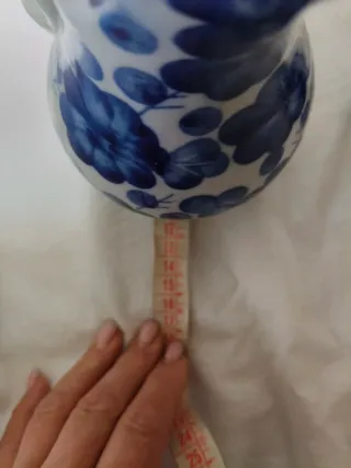 Caraffa in ceramica dipinta a mano