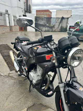 Moto deportiva negra