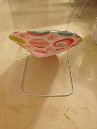 Silla para muñecas con estampado