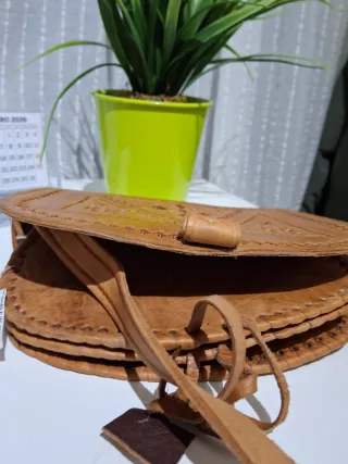 Bolso bandolera de cuero marrón