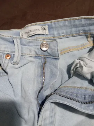 Pantalón vaquero claro Stradivarius Talla