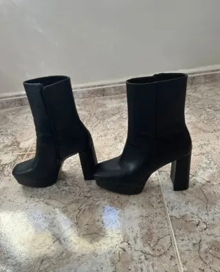 Botas altas negras con plataformas