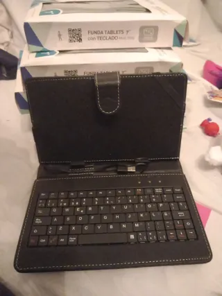 6 Fundas Tablet 7 con Teclado Biwond