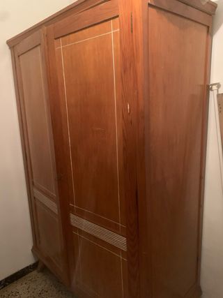 Armario ropero antiguo de madera