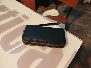 Monedero negro con doble cremallera