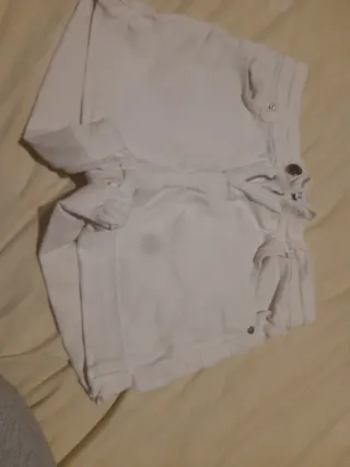 Conjunto Top Rayas y Shorts Blancos