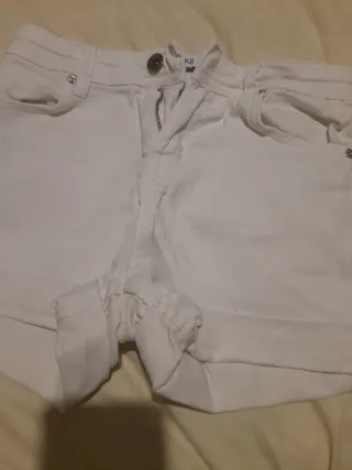 Conjunto Top Rayas y Shorts Blancos