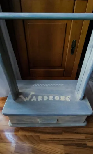 Galán de noche de madera maciza