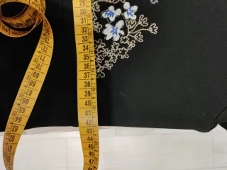 Vestido Mamatayoe negro bordado flores