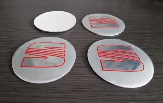 SEAT TAPAS LLANTA BUJE EMBLEMA SEAT 90mm PLATA 4 U