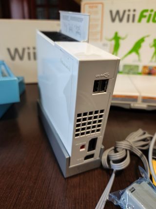 Consola Wii + Tabla Wii Fit Plus y juegos