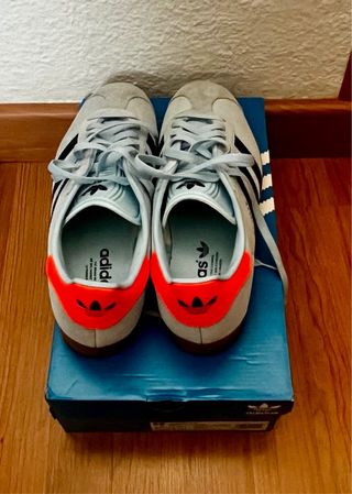 Adidas Gazelle azul y negro