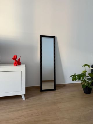 Espejo de pie negro moderno