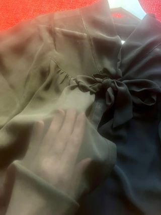 Blusa Zara negra transparente con lazo