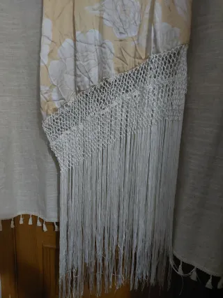 Vestido fiesta amarillo/blanco con flecos