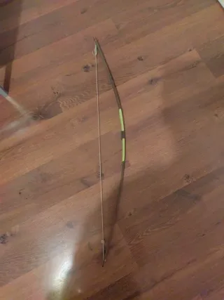 Arco y flechas de juguete de madera