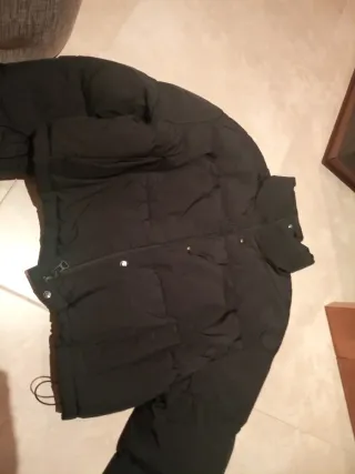 Cazadora crop Oysho resistente al agua