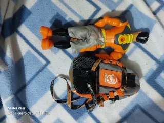 Muñeco Action Man con bolso,delfín y  brújula