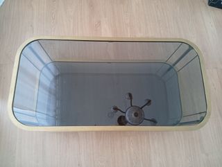 Mesa baja latón y cristal fumé