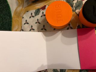 Bolsa, caja y tarjeta Tous