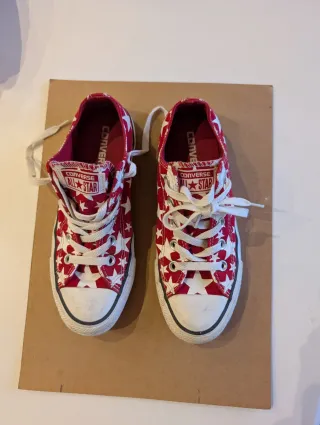 Converse All Star rojas con estrellas