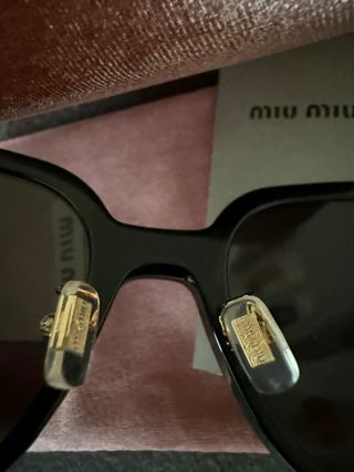Gafas de sol Miu Miu negras