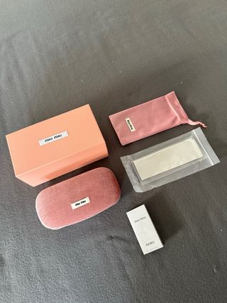 Gafas de sol Miu Miu negras