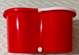 Secchio con sistema autostrizzante