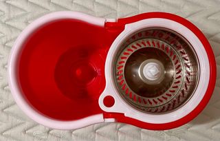 Secchio con sistema autostrizzante