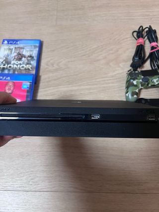 PS4 (PlayStation 4) Negra + 2 Juegos + Mandos