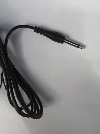 Micrófono negro con cable