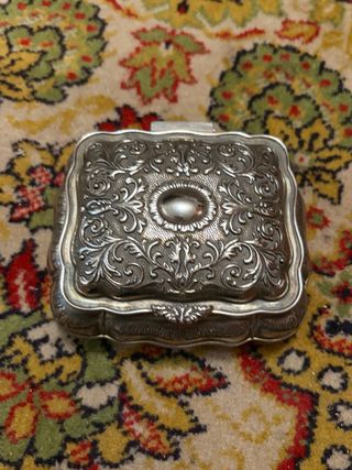 Caja de joyería antigua plateada