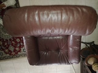 Sillón reclinable de cuero marrón