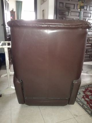 Sillón reclinable de cuero marrón