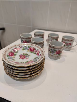 Juego de 6 tazas y platillos de porcelana