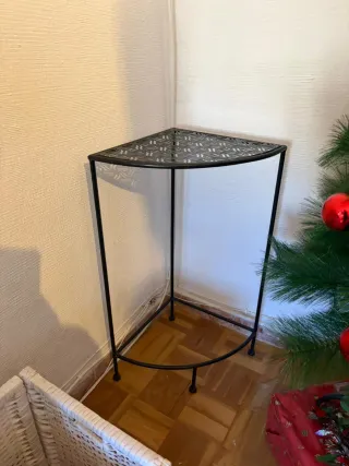 Mesa auxiliar negra para esquina