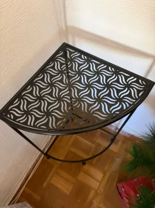 Mesa auxiliar negra para esquina
