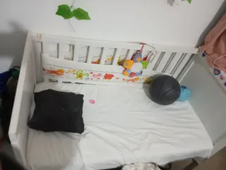 Cuna de bebé blanca