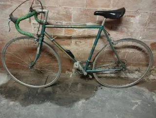 Bicicleta de carretera verde