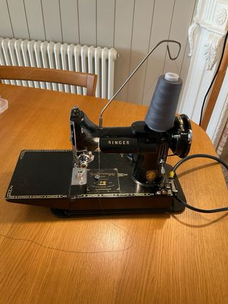 Máquina de coser Singer Featherweight 221