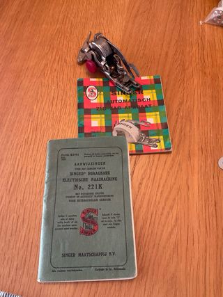 Máquina de coser Singer Featherweight 221