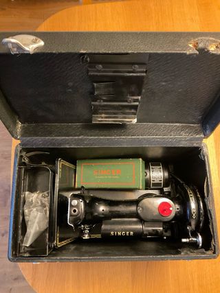 Máquina de coser Singer Featherweight 221