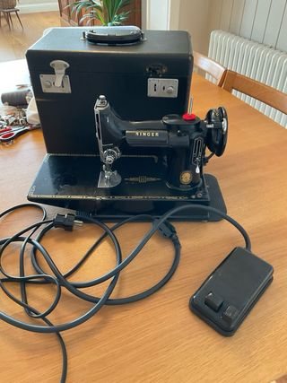 Máquina de coser Singer Featherweight 221