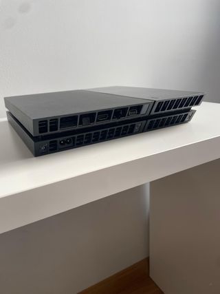 PS4 (PlayStation 4) Negra + Mando